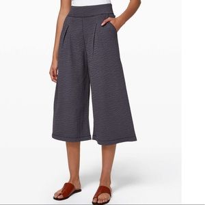 Lululemon can you feel the power crop